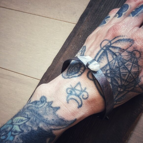 Quartz Copper Cuff Bracelet - Picture 4 of 4